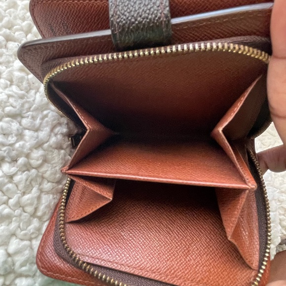 LouisVuitton Compact Wallet - Picture 10 of 12